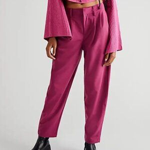 Free People Zoey Tapered Trousers in magenta. Size 10